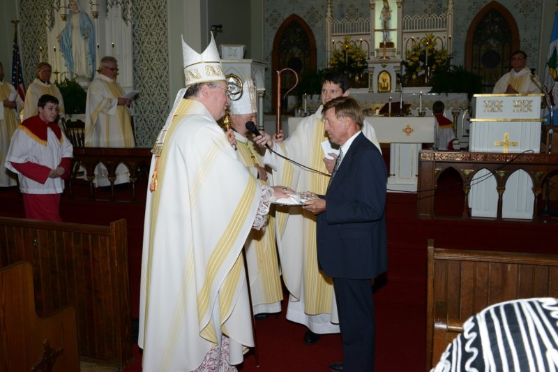 greetingprimebishopanthonywithbreadandsalt.jpg