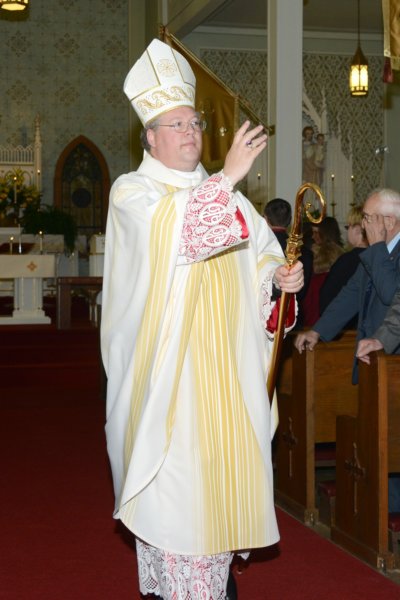 primebishopanthonyblessesthefaithful.jpg
