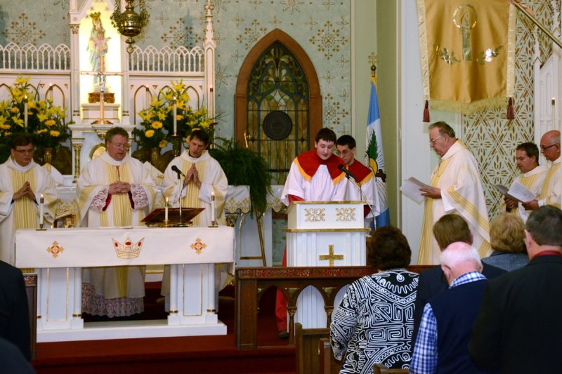 youthreadingtheintercessions.jpg
